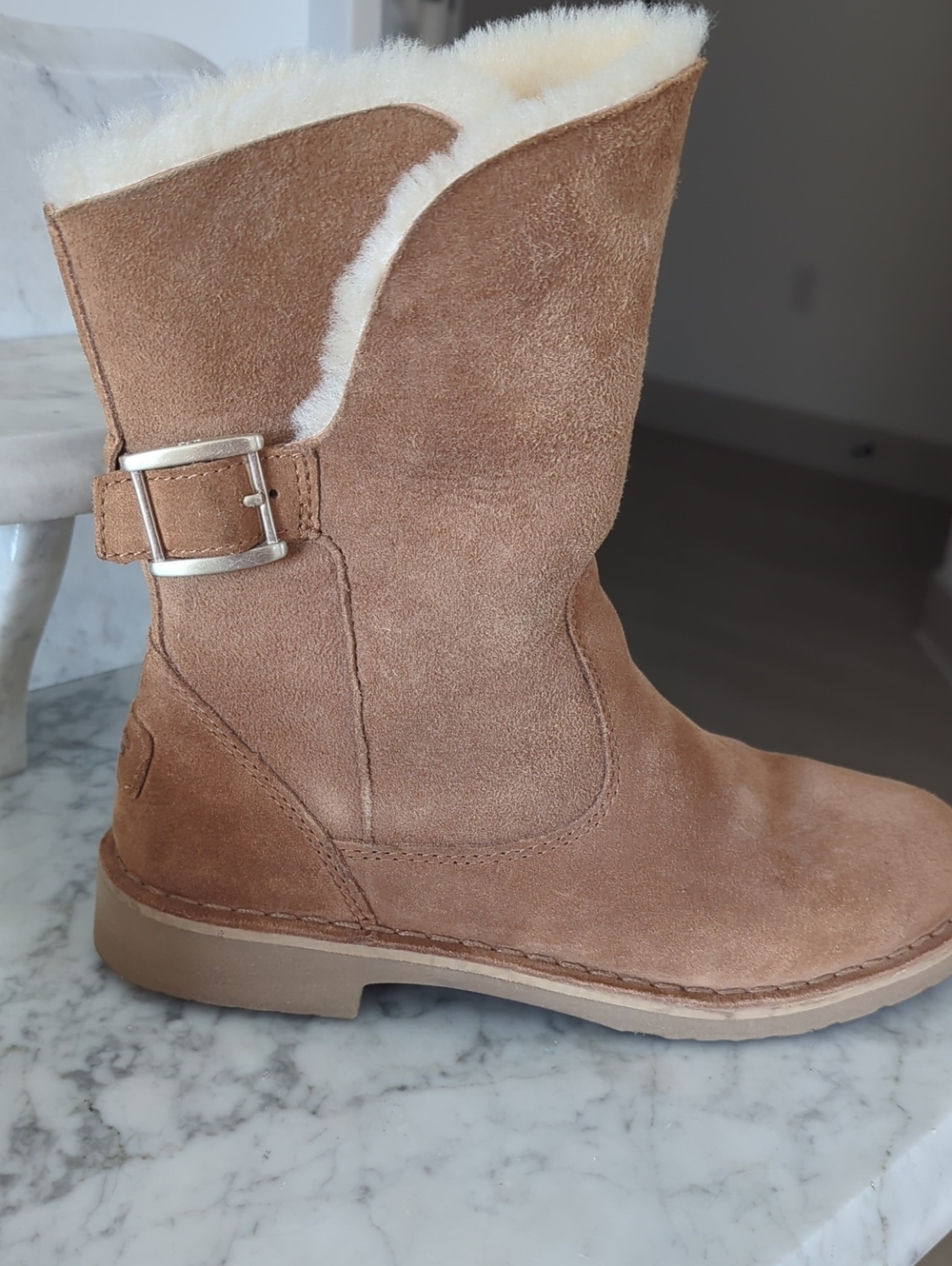UGGS Jannika Women’s Tan Suede Shearling-Lined Short Boots Chestnut - Size 6